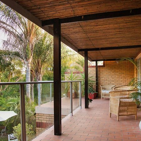 Feather Nest Guest House Oudtshoorn Exterior photo