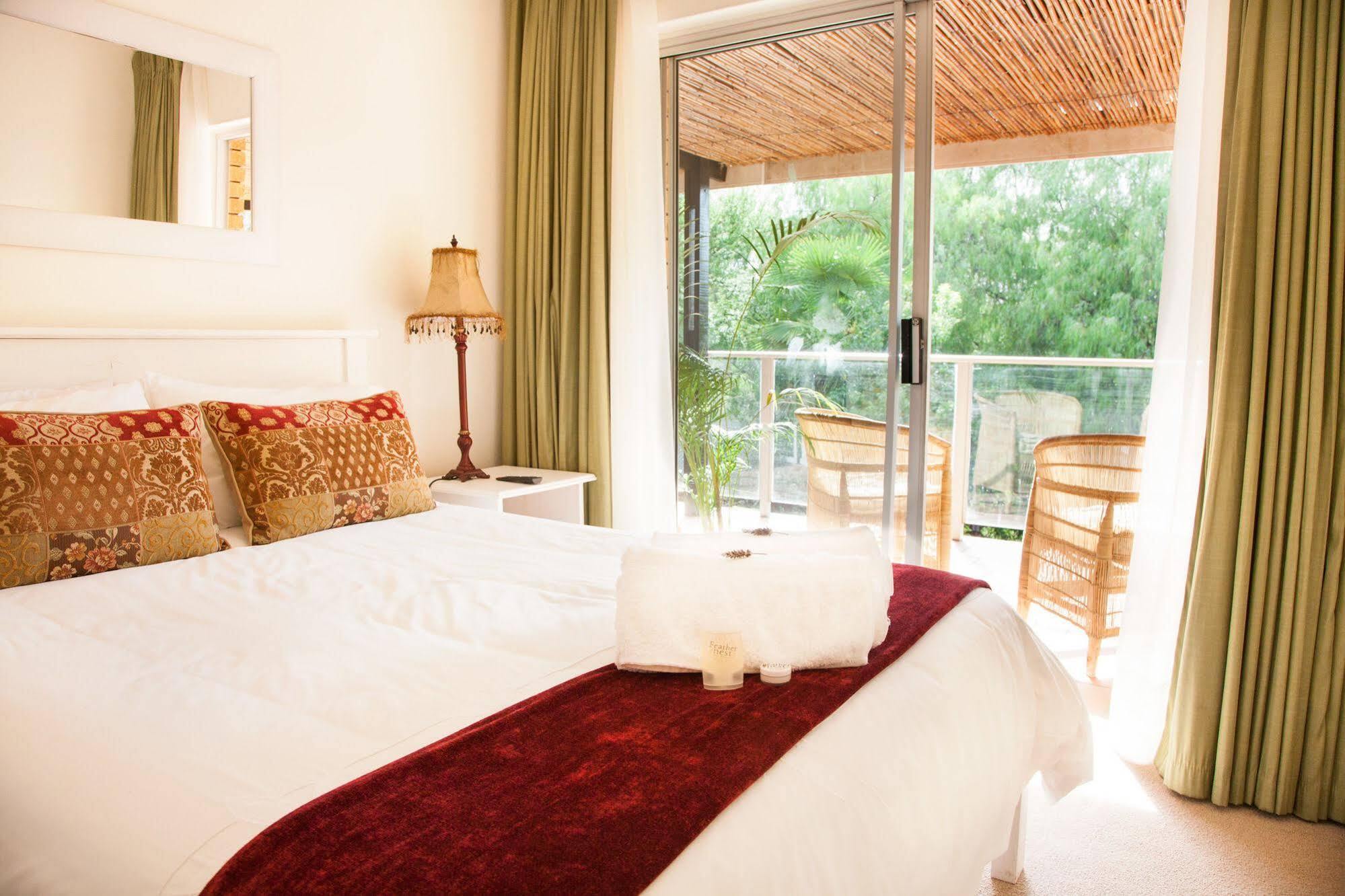 Feather Nest Guest House Oudtshoorn Exterior photo